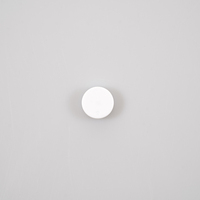 Capuchon à rabat blanc personnalisable de 20 mm avec fonction anti-fuite pour flacons en verre d'injection de qualité pharmaceutique