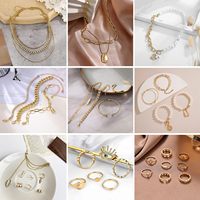 Ensemble de bijoux plaqué or à la mode pour femmes IFKM 36-PC comprenant 4 colliers 11 bracelets 7 manchettes d'oreille 14 anneaux d'articulation pour