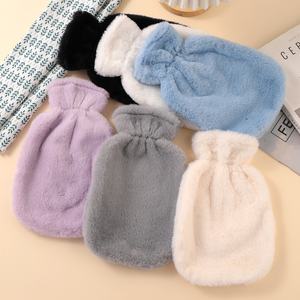 Botol air panas PVC 1L kustom grosir kantung air panas karet dengan penutup bulu - Product Image 1