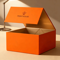 Boîte cadeau rigide magnétique sur mesure en gros avec gaufrage et doublure en mousse pour l'emballage de vêtements