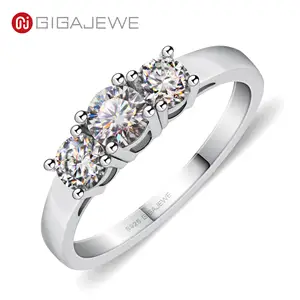 GIGAJEWE total 1.0ct 4.5mm+2X4.0mm Round Cut white color Moissanite 925 Silver Ring
