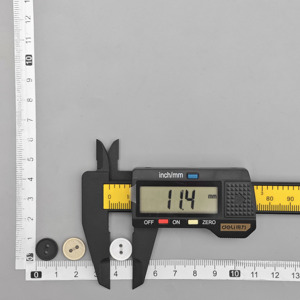 Accesorios de botón de resina redonda de borde fino de dos agujeros de alta calidad para cuello de manga de cárdigan - Product Image 2