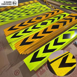 Autocollant Fléché Réfléchissant Jaune Fluorescent Personnalisé ECE104 <span class=keywords><strong>pour</strong></span> Camions des Émirats Arabes Unis, <span class=keywords><strong>Bande</strong></span> <span class=keywords><strong>Réfléchissante</strong></span> de Sécurité Homologuée E <span class=keywords><strong>pour</strong></span> Remorques et Autobus - Product Image 1