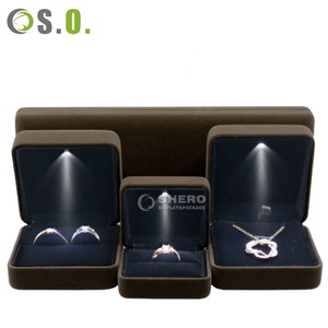 Shero Logo personnalisé haut de gamme coloré luxe velours bague collier lumière LED boîte à bijoux emballage avec LED - Product Image 2