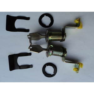 Cilindro de cerradura de puerta Dongfeng 153 para reparación de coches, incluye llave de metal negra - Product Image 1