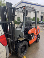 Chariot élévateur diesel japonais d'occasion de 3 tonnes avec moteur Isuzu d'origine, mât à 3 sections, hauteur de levage de 4,5 m, pneus pleins