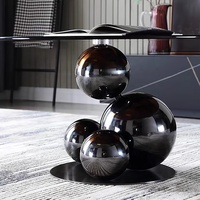 Table basse en verre de luxe moderne avec design créatif pour le hall d'entrée d'une villa, le salon, l'hôtel ou la chambre à coucher