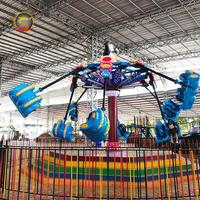 Manèges de parc d'attractions, chaise volante, sensations fortes, tir en hauteur
