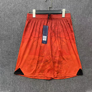 Los nuevos pantalones cortos de entrenamiento Naples para la temporada son resistentes al viento y vienen en varios estilos con ajustes sueltos que son fáciles de usar. - Product Image 3