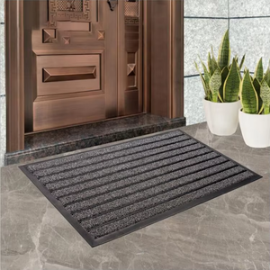 Tappetino per Porta d'Ingresso Personalizzato di Alta Qualità Viair, Design Moderno a Strisce, Resistente Tappeto in Gomma per Casa o Hotel - Product Image 1