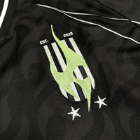 Fabricante de Camisetas de Fútbol Retro con Diseño de Corte y Confección y Logotipo Bordado 3D en Silicona Personalizado