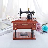 Petite machine à coudre en plastique, boîte à musique, ornements rétro de simulation, cadeaux créatifs, transfrontalier