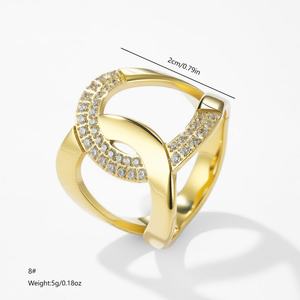 แหวนสแตนเลสสตีลหรูหรา ดีไซน์ไขว้ ประดับเพชร CZ สีทอง แหวนแต่งงานบางเฉียบ สำหรับงานแต่งงานสุดโรแมนติก - Product Image 5