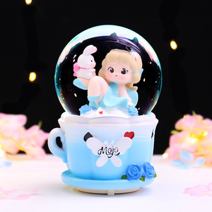 Adorable Bola de Cristal con Diseño de <span class=keywords><strong>Alina</strong></span>, Decoración Luminosa Giratoria para Mesa, Regalo Navideño para Amigos y Mejores Amigos - Product Image 2