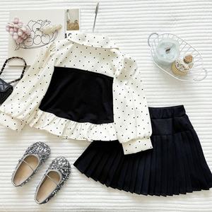 Nouvel ensemble deux pièces élégant pour filles, style français, chemise à pois et jupe plissée, collection Printemps 2026 - Product Image 4