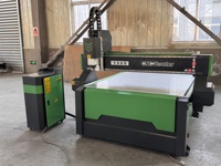Machine à graver CNC de haute qualité 2,2 kW à 6,0 kW 220 V 1325 pour le bois, l'acrylique et le MDF pour les travailleurs du bois