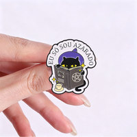 Broche en émail Chat Noir Sorcière Lisant un Livre, Chapeau Violet, en Alliage de Zinc, pour Sac à Dos, Veste, Chapeau, Revers, Décoration, Objet de Collection