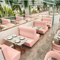 Ensemble de mobilier de restaurant au design moderne et nouveau, en vente : Banquette en bois, Chaise de salle à manger en métal doré, Table de salle à manger en terrazzo, pour hôtels et centres commerciaux