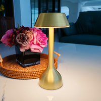 Lampe de table sans fil rechargeable en aluminium, étanche IP54, avec télécommande, design moderne, simple, écologique et élégant pour la décoration de chambre à coucher (vente en gros)