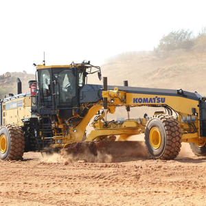 Motoniveladora Komatsu Económica con Sistema Hidráulico Avanzado y Ripper Resistente, Ideal para Trabajos Pesados de Movimiento de Tierras y Carreteras - Product Image 4