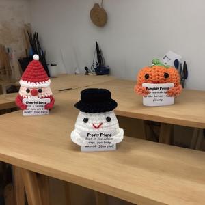 Los más vendidos de Navidad y Halloween: Muñecos de hilo de dibujos animados, calabazas tejidas a mano y de ganchillo, tarjetas de abrazo de energía positiva - Product Image 3