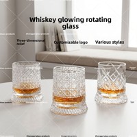 Yeni LED Işıklı Lüks Viski Bardağı Standı Döner Dekompresyon Kupası Yaratıcı Brendi Batı İçkileri Kadehi 260ml