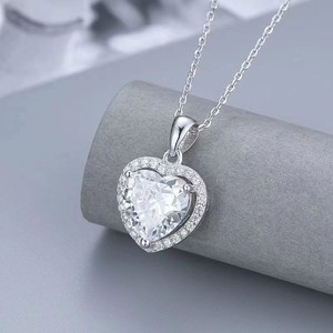 Collana con Ciondolo a Cuore per Donne, Semplice Catena con Pietra Scintillante Incastonata, Gioielli alla Moda - Product Image 1