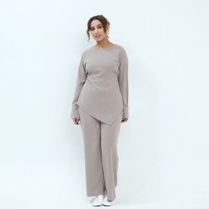 Abaya Modesta Loriya Dubai per Donne del Medio Oriente, Completo Estivo Leggero a 2 Pezzi, Top a Maniche Lunghe + Pantaloni Lunghi, Vendita all'Ingrosso - Product Image 2