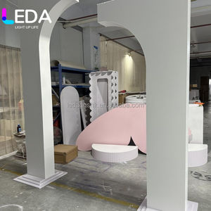 ฉากหลังงานเลี้ยงรูปตัว L ดีไซน์ยอดนิยมจาก LEDA พร้อมขาตั้งสำหรับตกแต่งงานปาร์ตี้ ฉากหลังโค้ง 3 มิติ แบบซ้อนชั้น ฉากหลังโค้ง Chiara - Product Image 2