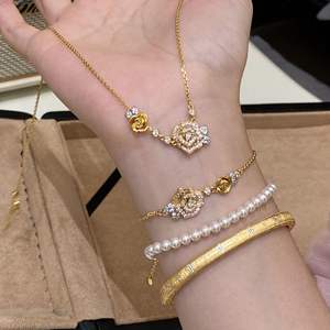 Collier en argent pur S925, luxe léger, pendentif en dentelle exquis en forme d'aile de papillon, entièrement serti de diamants, en forme d'éventail, ensemble de bijoux de mode pour femmes - Product Image 1