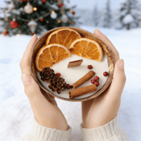 Lilin Aromaterapi Buatan Tangan dari Cangkang Kelapa dan Lilin Kedelai dengan Jeruk Kering dan Buah Pinus - Tahan Lama, untuk Natal, Paskah, Ramadhan, dan Diwali