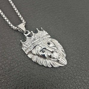 Collier pendentif tête de lion Yunnique en acier inoxydable plaqué or avec sertissage pavé, bijou pour homme, cadeau - Product Image 3