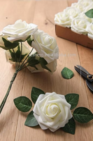 Fleurs artificielles, fausses roses à tiges, en plastique, réalistes, longue durée, pour bouquets de mariage DIY, blanches, pour douche nuptiale, Noël
