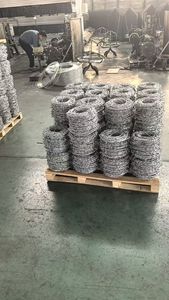 ลวดเหล็กสแตนเลส ขนาดเส้นผ่านศูนย์กลาง 450 มม. ต่อม้วน มีสินค้าในสต็อก ลวดหนามสำหรับงานก่อสร้าง - Product Image 2