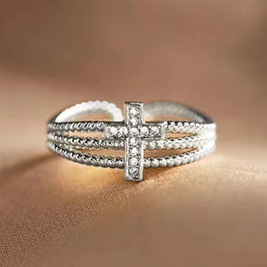 Anello a Croce in Oro Giallo con Diamanti Taglio Brillante Rotondo Colore G Naturale Gioiello Religioso Unisex - Product Image 6