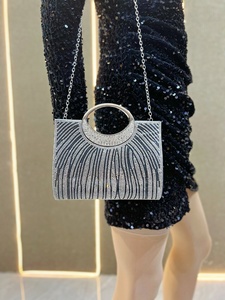 Sac à main pochette <span class=keywords><strong>en</strong></span> strass 2026 pour femme, mini sac de soirée avec chaîne dorée, sac à bandoulière tendance, sac à main métallique pour fête - Product Image 3