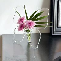 Vase de table en acrylique papillon style INS, ornement moderne et simple pour la maison, à des fins décoratives
