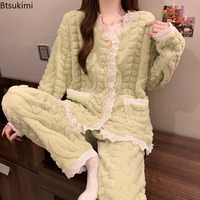 Ensemble de vêtements d'intérieur chauds pour femme, style doux et élégant, comprenant un cardigan à manches longues et col en V et un pantalon, en tissu pelucheux, idéal pour l'hiver.
