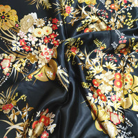 Tissu de satin de duchesse imprimé par fleur colorée pour le tissu imprimé numérique de satin de pyjama de robe
