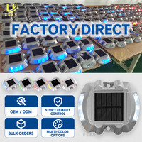 Vente en gros de marques routières solaires surélevées en aluminium en forme de fer à cheval, type œil de chat, étanches IP68, à LED, haute capacité de charge