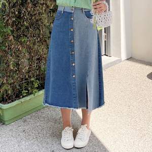 กระโปรงยีนส์ทรงเอไลน์สำหรับผู้หญิงไซส์ใหญ่ แต่งสีบล็อกและลายปะติด พร้อมดีไซน์ผ่าข้าง รุ่น N8040 - Product Image 1