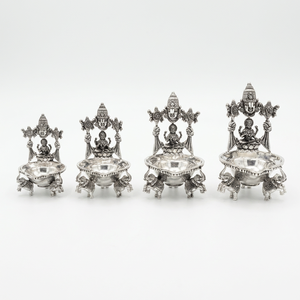 Balaji Lakshmi Deepa de Plata con Acabado Antiguo, Decoración Religiosa Hecha a Mano, Ídolo de Templo, Monumento de Plata Pura, para Adoración Espiritual, Paquete de 4 - Product Image 4