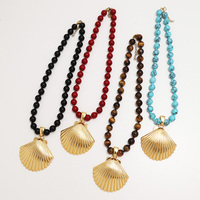 Collier Pendentif Grande Coquille Plaqué Or Fait Main avec Pierres Multiples Turquoise et Œil de Tigre pour Femme – Collection Designer