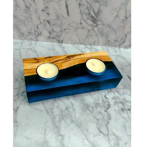 Porte-bougie unique en résine et en bois, fait à la main à partir de bois naturel avec des accents en résine, design élégant et durable, idéal pour le dîner - Product Image 1