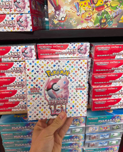 Boîte de <span class=keywords><strong>boosters</strong></span> de jeu de société <span class=keywords><strong>Pokémon</strong></span> TCG 151 SV2A Écarlate et Violet, version japonaise originale scellée, PTGG - Product Image 1