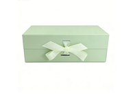 Boîte cadeau magnétique pliable de luxe avec logo personnalisé, en matériaux recyclés et gaufrage, pour l'emballage de chaussettes, de chaussures et de vêtements