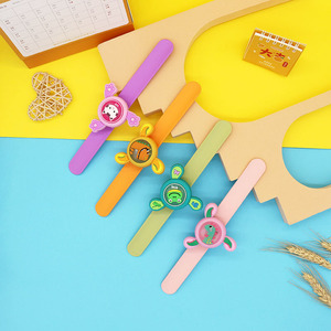 <span class=keywords><strong>Pulsera</strong></span> giratoria con luz intermitente para niños, reloj repelente de mosquitos, <span class=keywords><strong>pulsera</strong></span> luminosa de dibujos animados con unidad óptica de flash. - Product Image 4