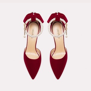 Sandalias de Tacón Blancas/Rojas para Novia con Correa de Tobillo de Perlas y Detalle de Lazo, Elegantes para Bodas - Product Image 3