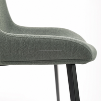 Chaise de salle à manger moderne en lin avec dossier capitonné, pieds en métal noir, revêtement résistant aux taches, design ergonomique pour la maison et les cafés