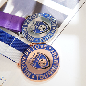 เหรียญรางวัลฟุตบอล LGC OEM แบบกำหนดเองสำหรับการแข่งขัน Hilton Petone รูปทรง 3 มิติ ทำจากทองแดง/เงิน สำหรับงานกีฬา - Product Image 1